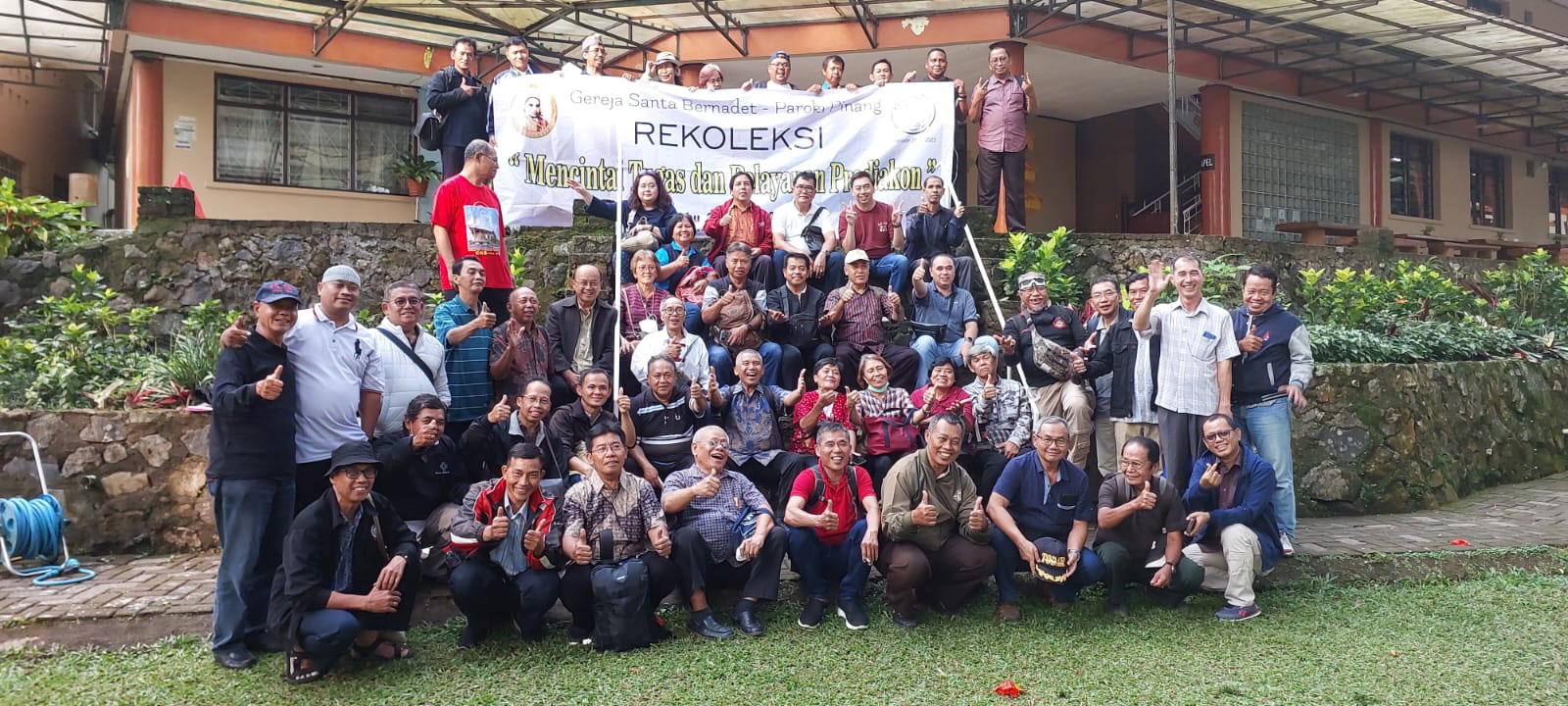 Foto bersama sebelum pulang (1) PAKAI